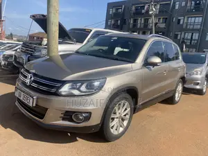 Volkswagen Tiguan 2025 Gold
