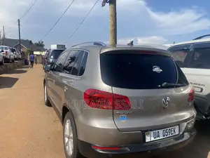 Volkswagen Tiguan 2025 Gold