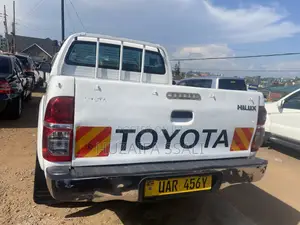 Toyota Hilux 2018 White