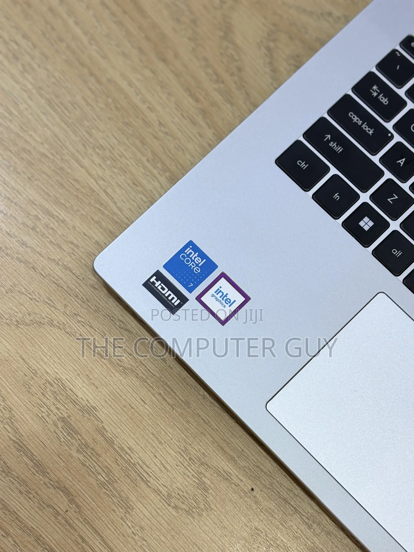 New Laptop MSI Modern 14 8GB Intel Core Ultra 7 SSD 512GB