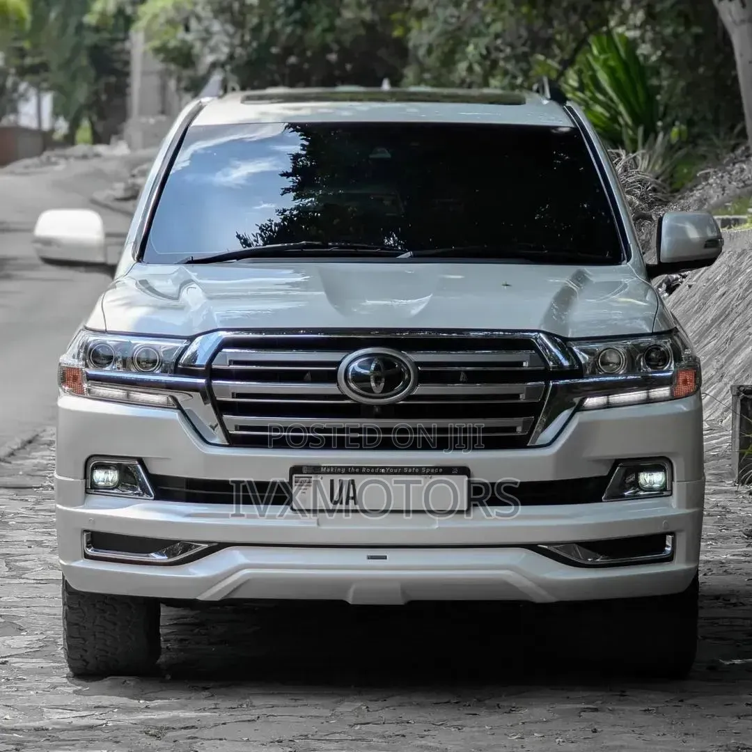 Toyota Land Cruiser 4.6 V8 ZX 2018 White