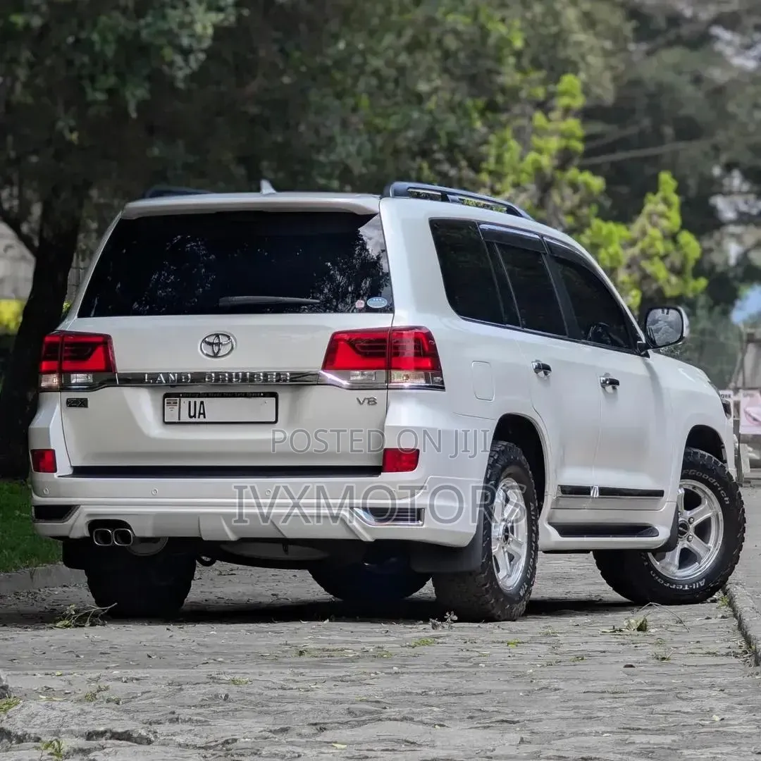 Toyota Land Cruiser 4.6 V8 ZX 2018 White