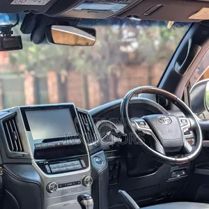 Toyota Land Cruiser 4.6 V8 ZX 2018 White