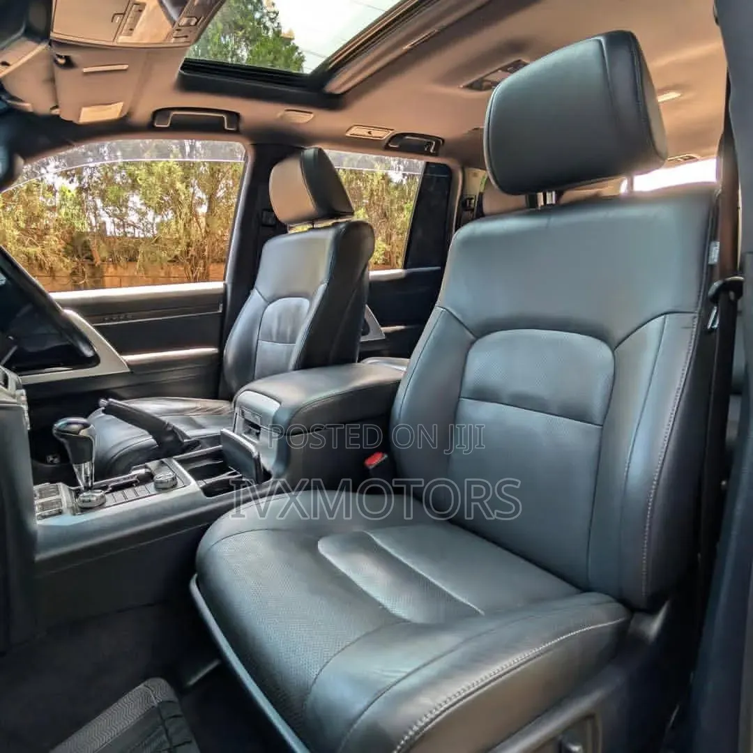 Toyota Land Cruiser 4.6 V8 ZX 2018 White