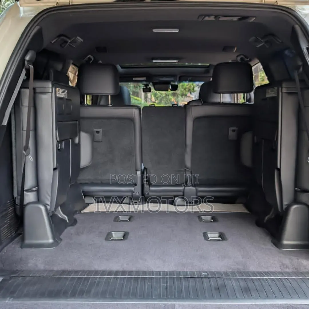 Toyota Land Cruiser 4.6 V8 ZX 2018 White