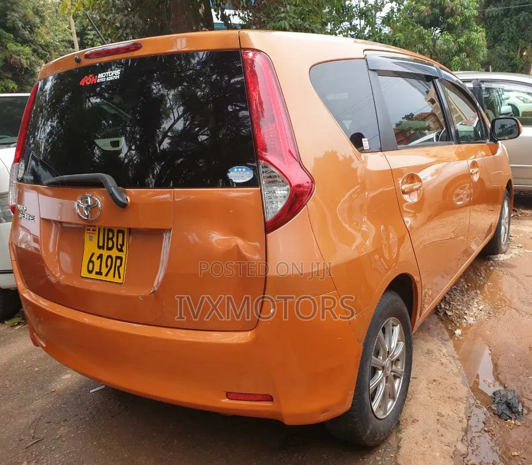 Toyota Passo Sette 1.5 AWD 2009 Orange