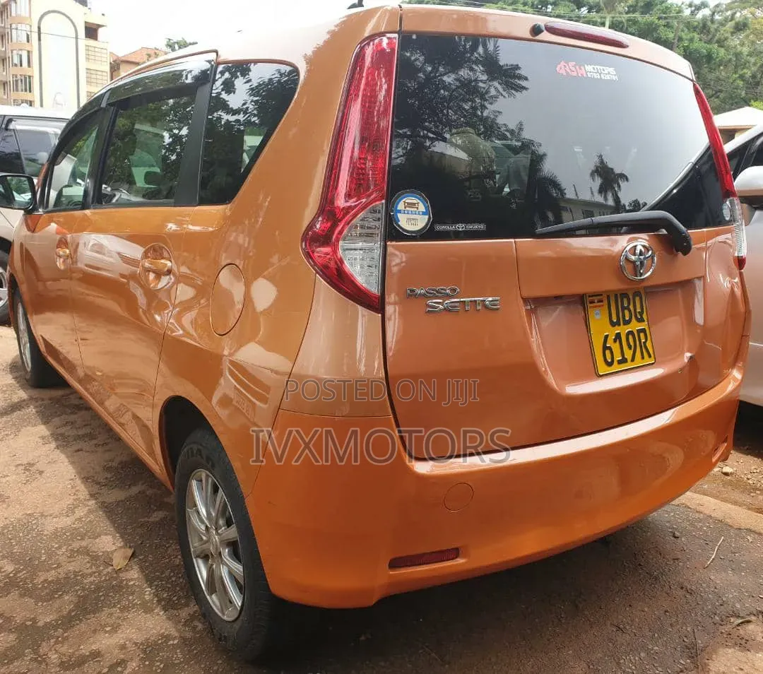 Toyota Passo Sette 1.5 AWD 2009 Orange