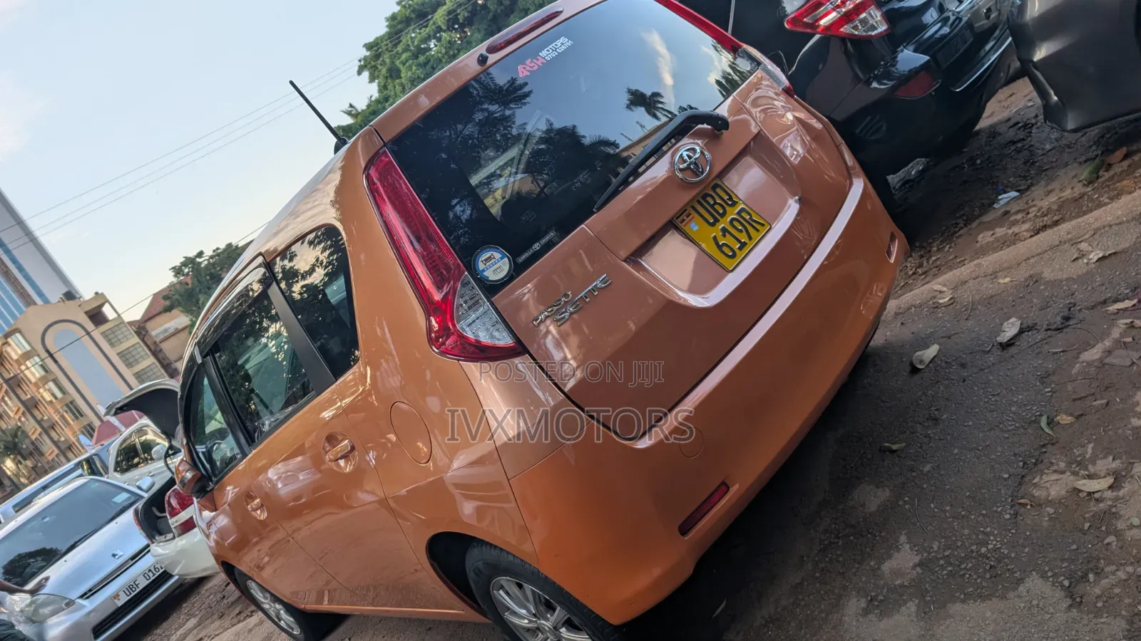 Toyota Passo Sette 1.5 AWD 2009 Orange