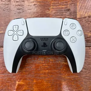 PS5 DualSense Controller – Clean Pad, Maximum Football Confusion!