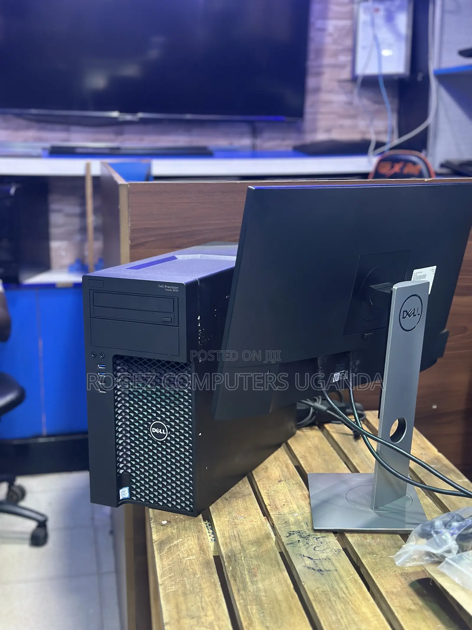 New Desktop Computer Dell Precision 5720 8GB Intel Core i7 SSD 256GB