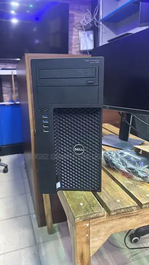 New Desktop Computer Dell Precision 5720 8GB Intel Core i7 SSD 256GB
