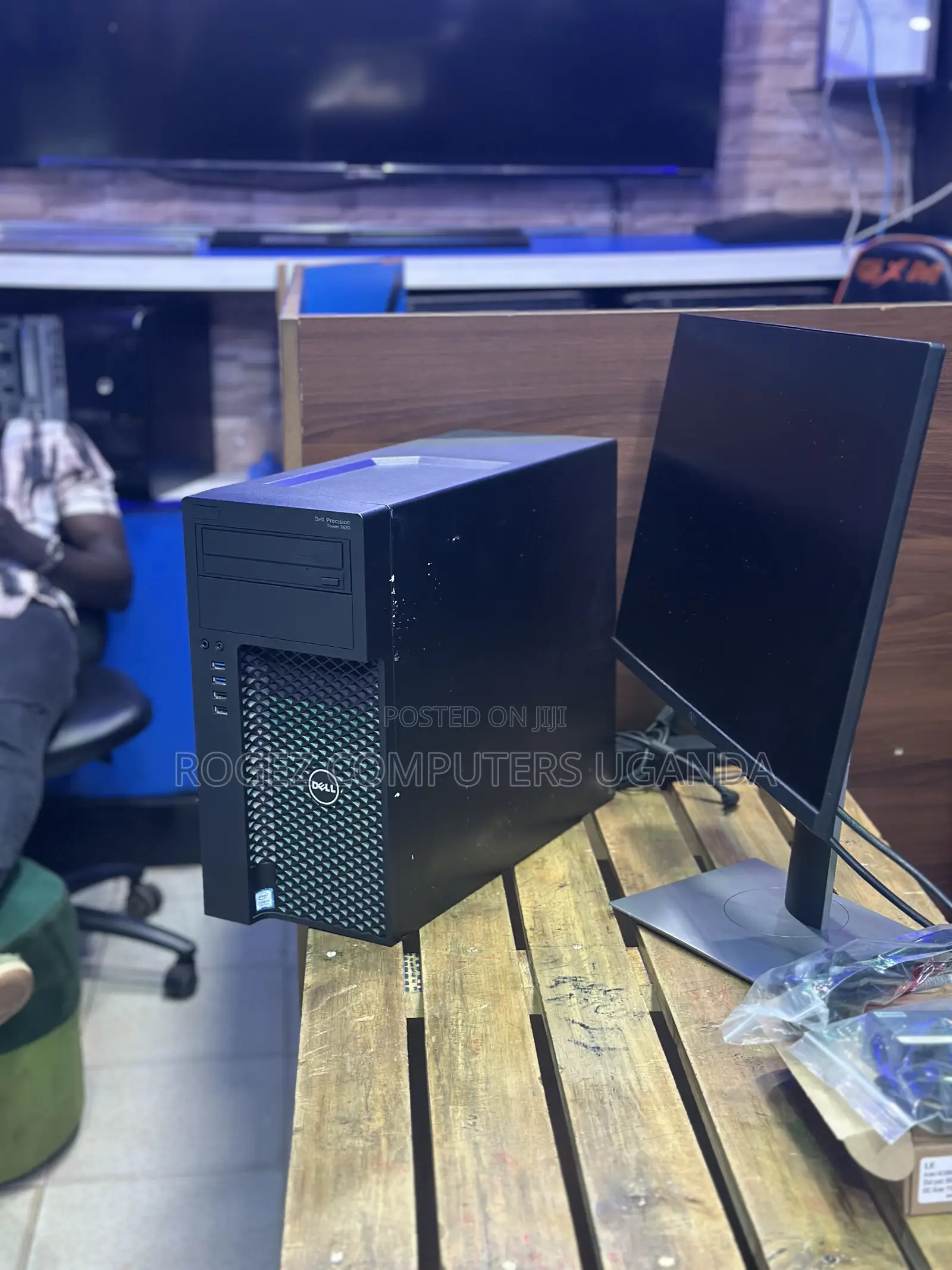 New Desktop Computer Dell Precision 5720 8GB Intel Core i7 SSD 256GB