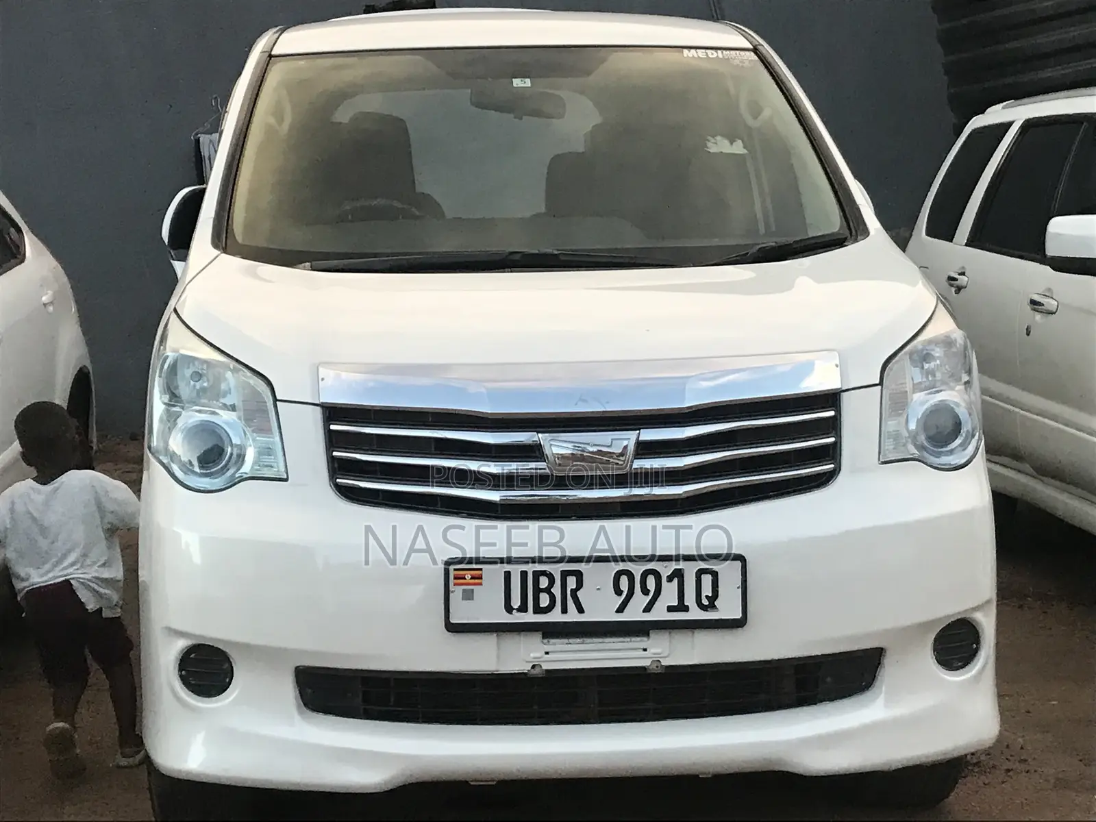 Toyota Noah 2010 White