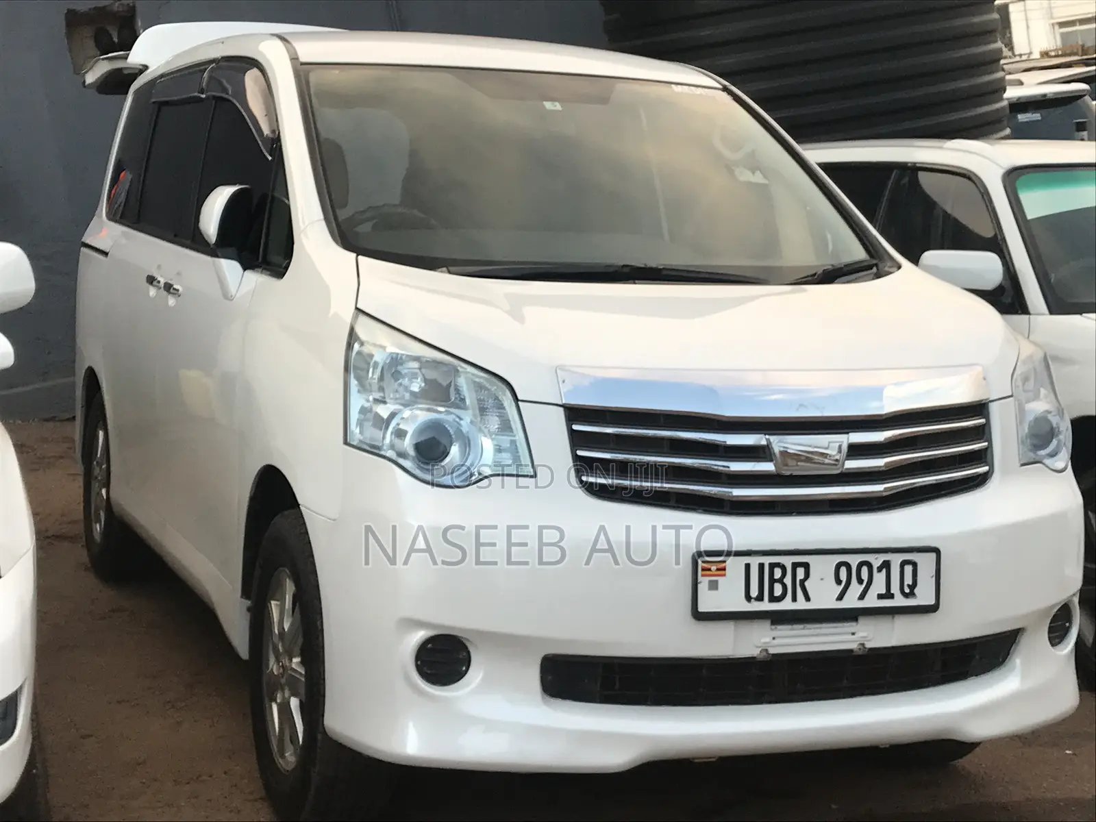 Toyota Noah 2010 White