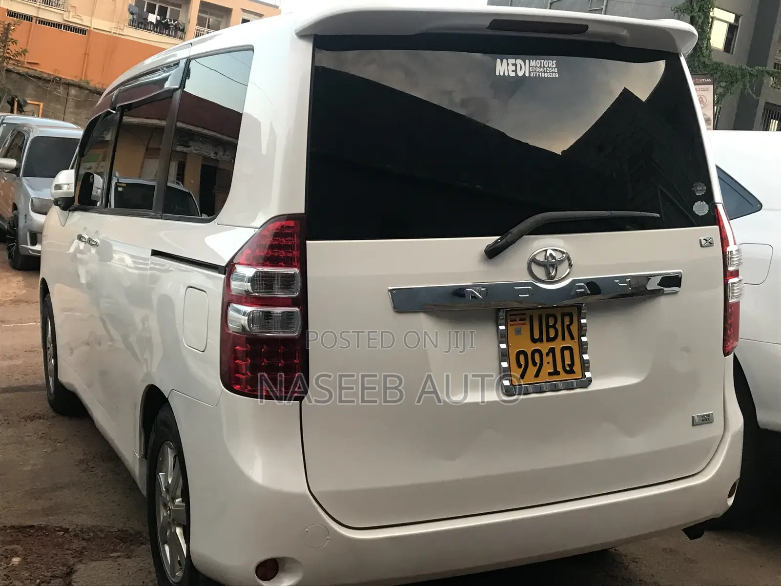 Toyota Noah 2010 White