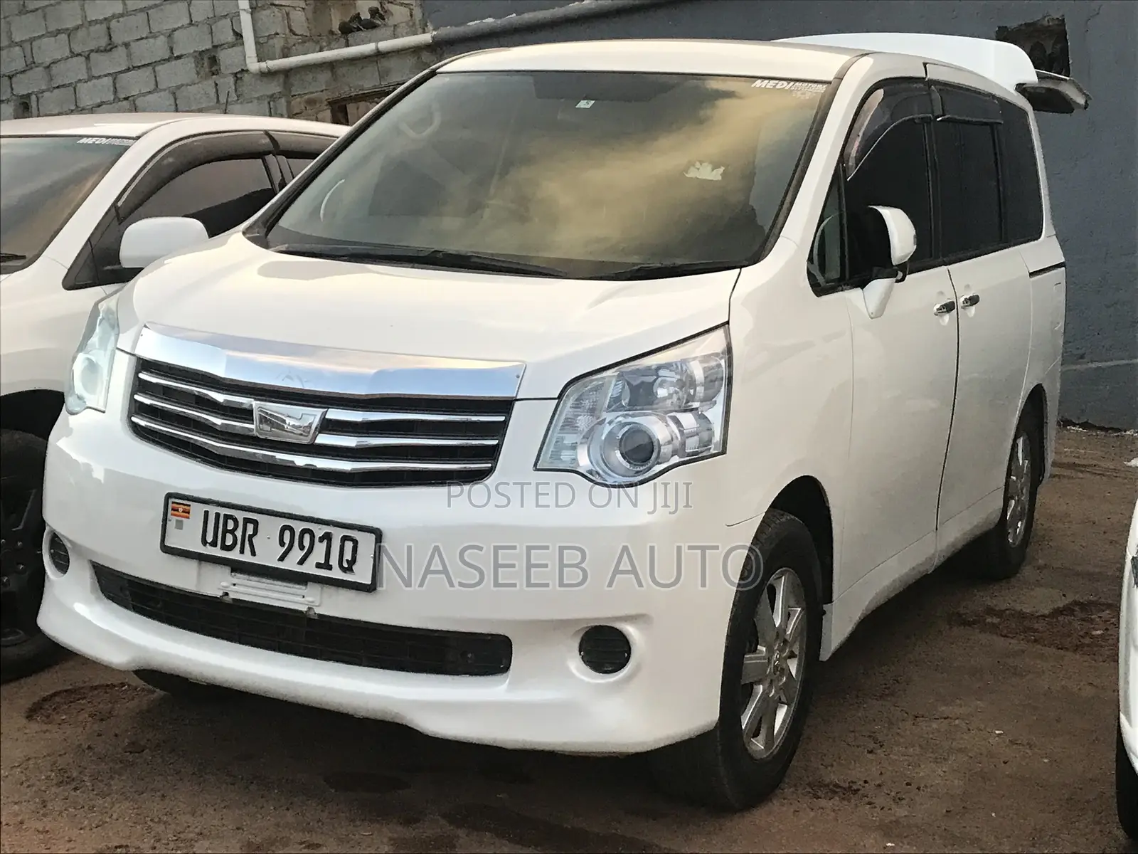 Toyota Noah 2010 White