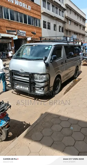 Executive Toyota Hiace Drone 10 Seater for Hire