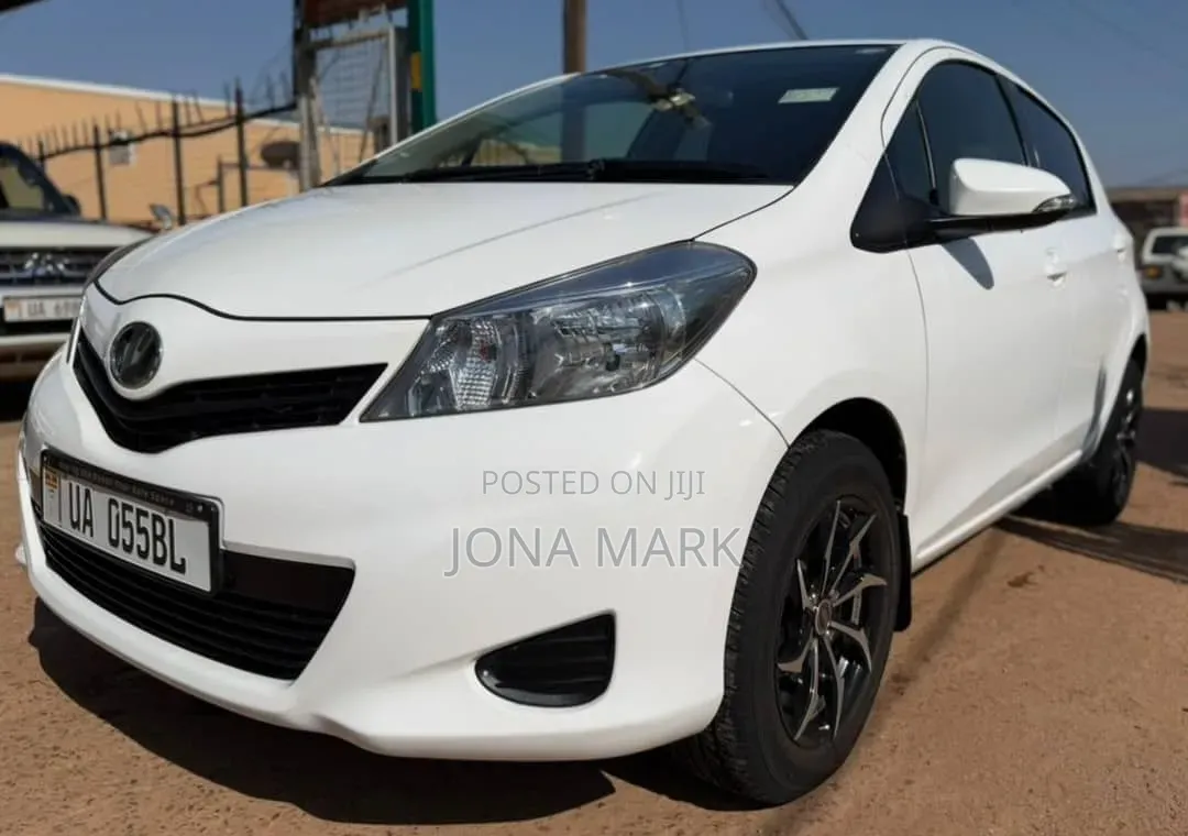 Toyota Vitz 1.5 FWD 5dr 2012 White
