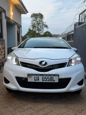 Toyota Vitz 1.5 FWD 5dr 2012 White