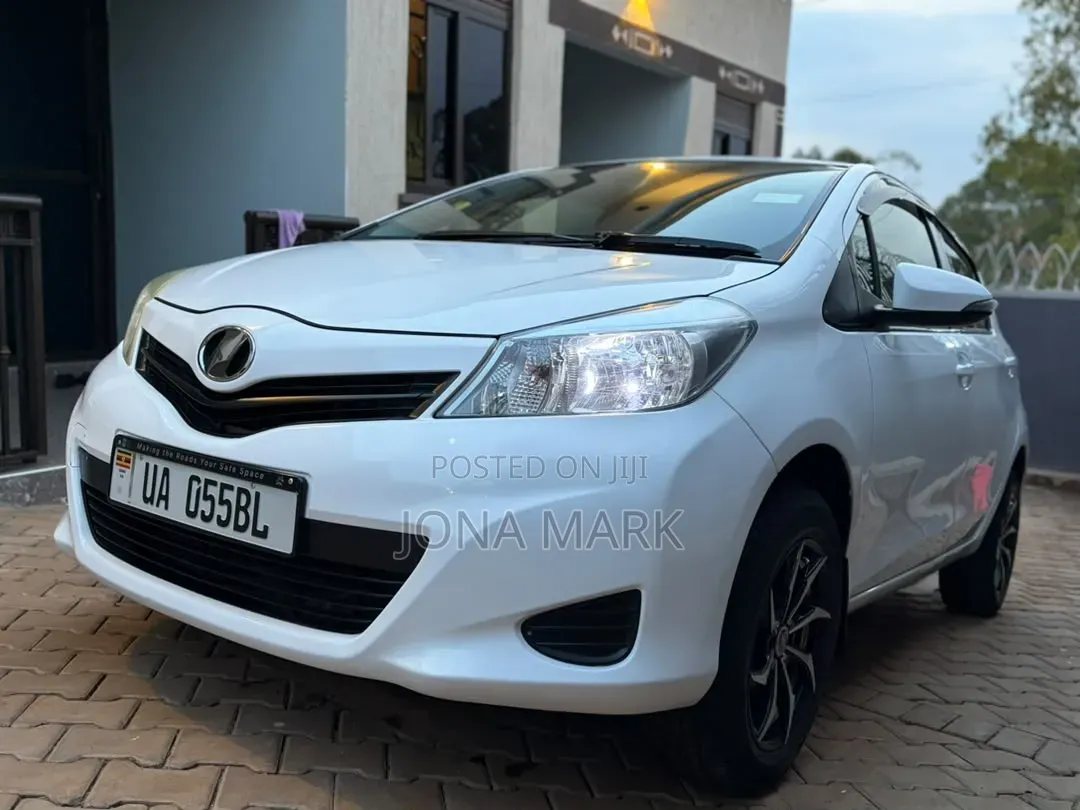 Toyota Vitz 1.5 FWD 5dr 2012 White
