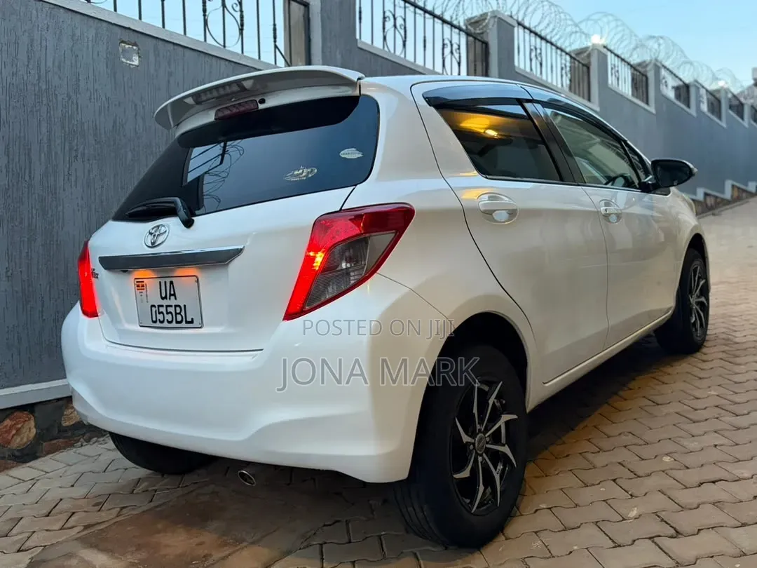 Toyota Vitz 1.5 FWD 5dr 2012 White