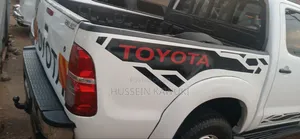 Toyota Hilux 2010 White