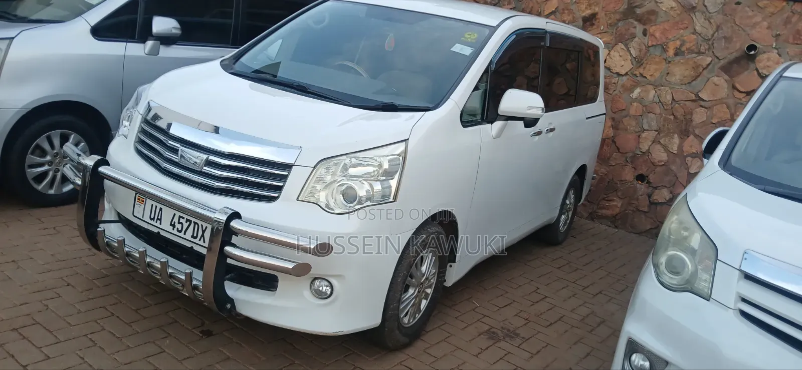 Toyota Noah 2010 White