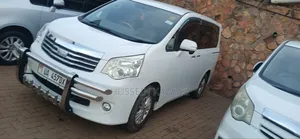 Toyota Noah 2010 White