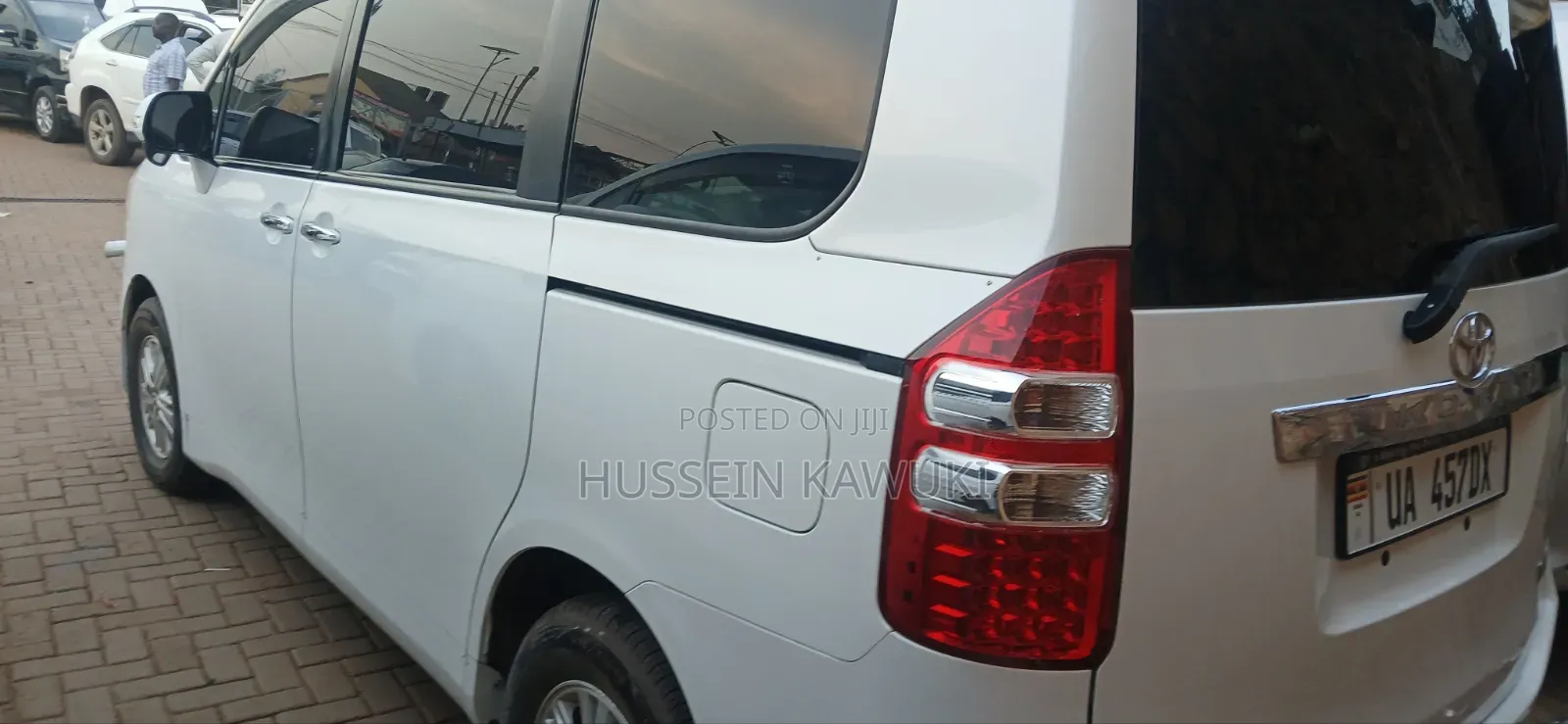 Toyota Noah 2010 White