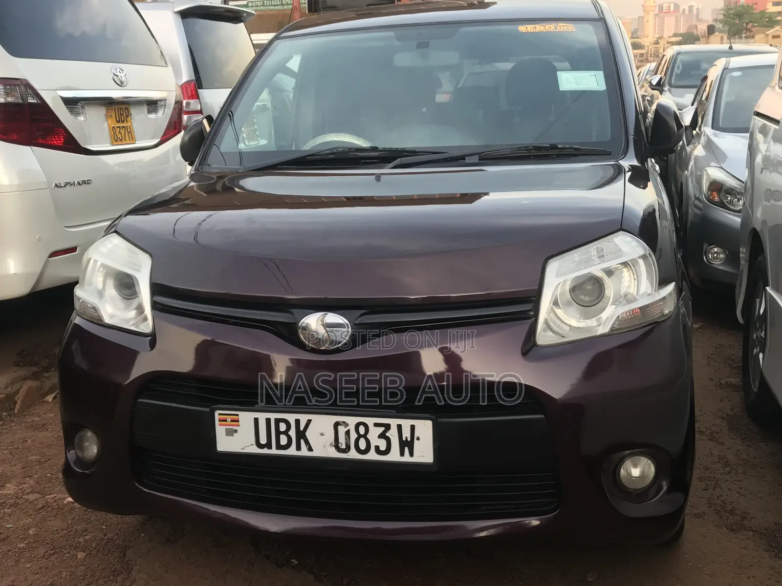 Toyota Sienta 2011 Maroon