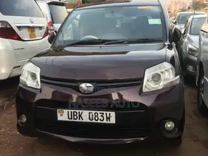 Toyota Sienta 2011 Maroon