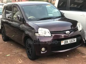 Toyota Sienta 2011 Maroon