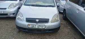 Toyota Vitz 2000 Silver