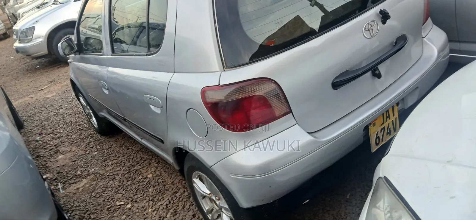 Toyota Vitz 2000 Silver