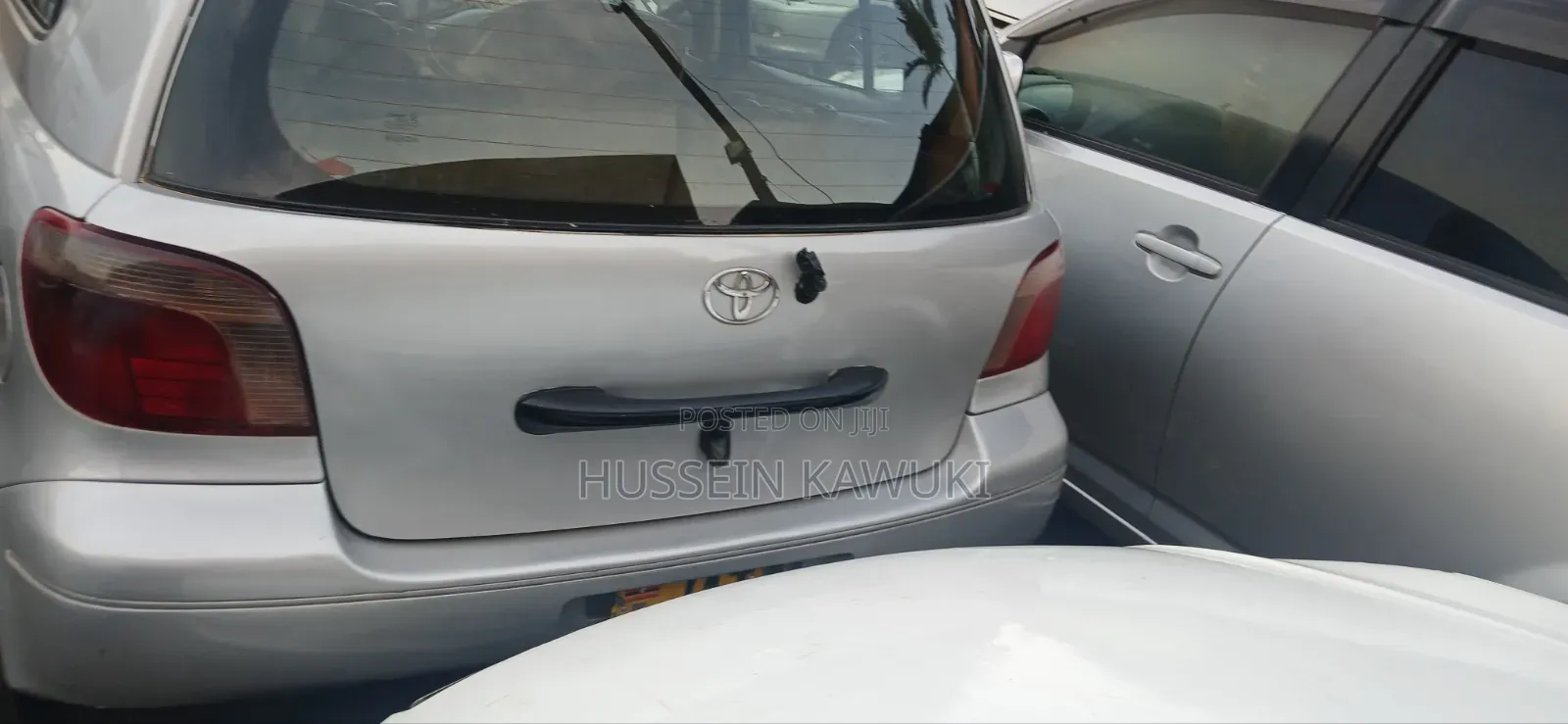 Toyota Vitz 2000 Silver