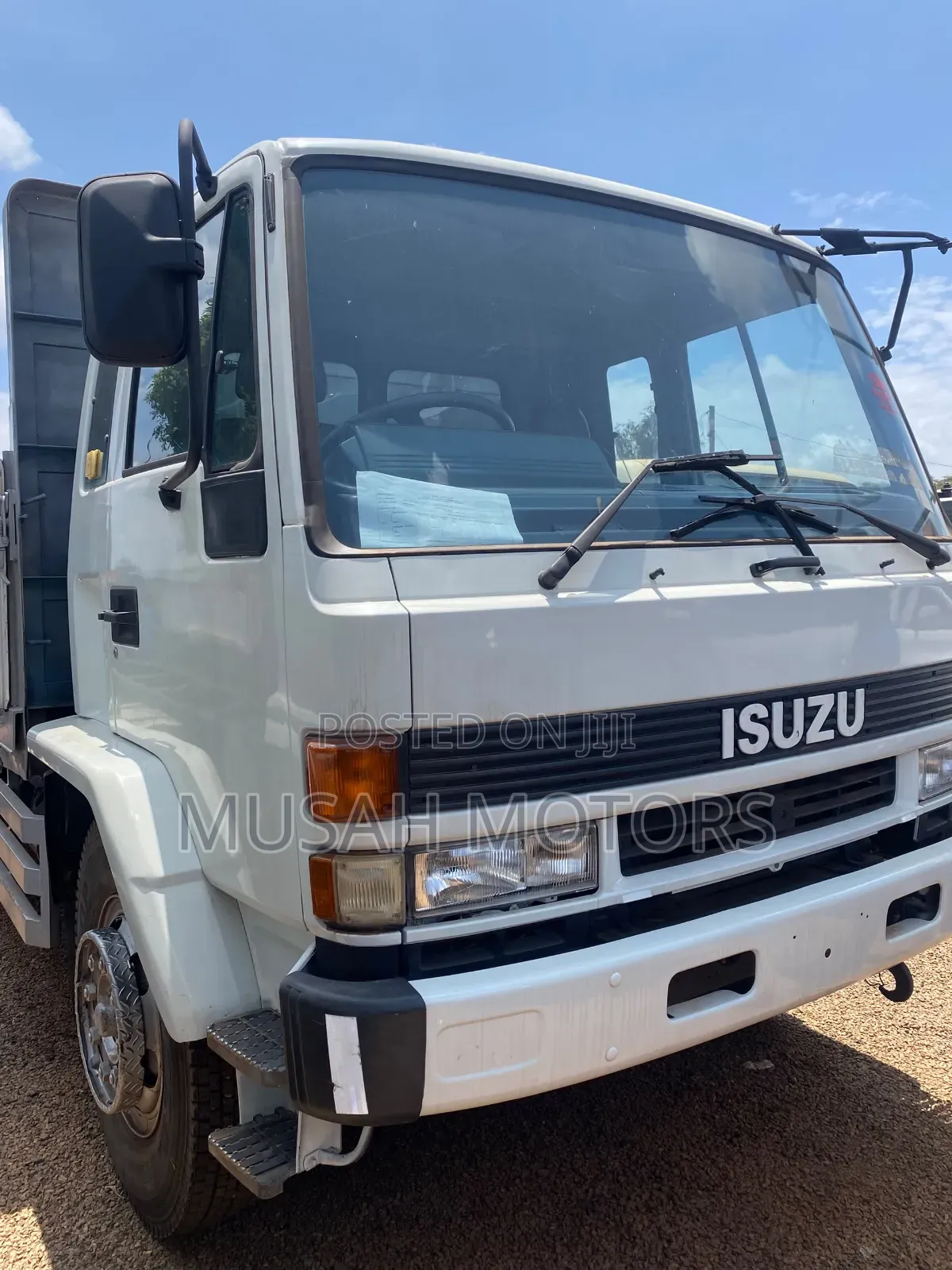 Isuzu Truck 10 Tyres 2000 White