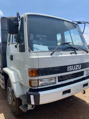 Isuzu Truck 10 Tyres 2000 White