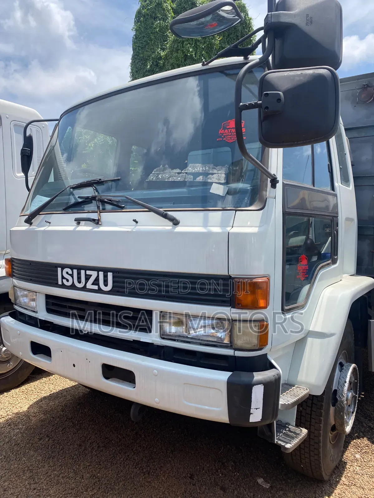 Isuzu Truck 10 Tyres 2000 White