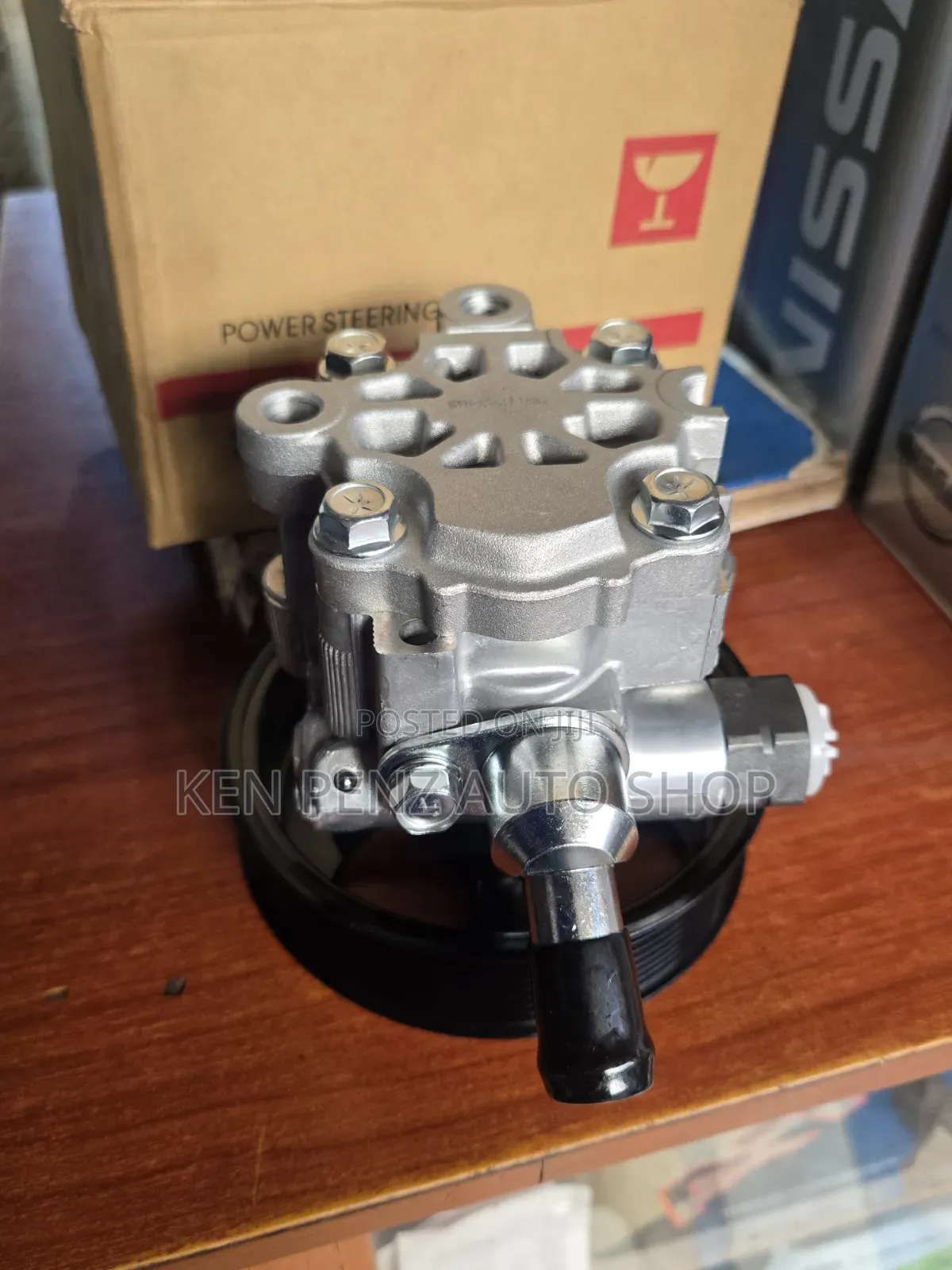 Landcruiser LC200 1UR Engine Steering Pump
