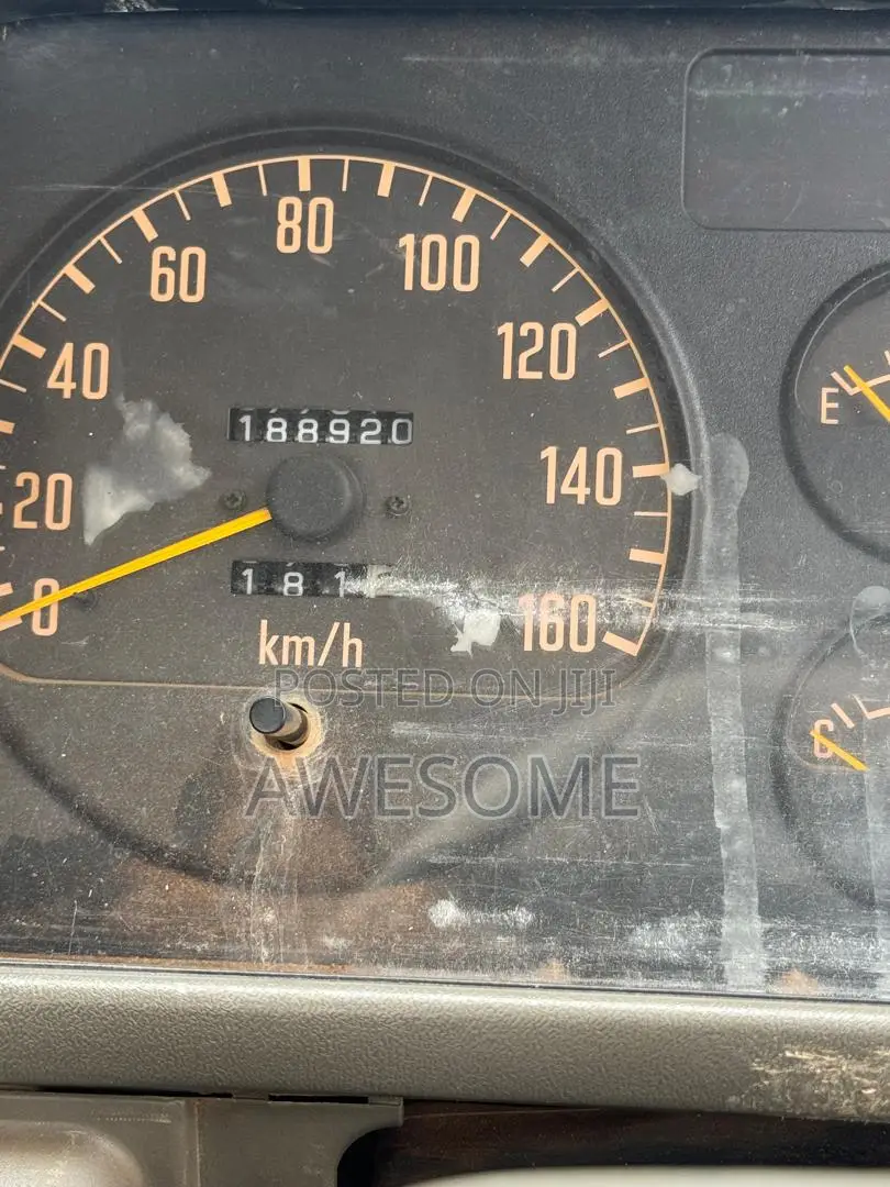 Isuzu ELF 250 Flatbed Truck for Sale – UGX 40,000,000