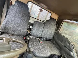 Isuzu ELF 250 Flatbed Truck for Sale – UGX 40,000,000