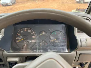 Isuzu ELF 250 Flatbed Truck for Sale – UGX 40,000,000