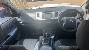 Toyota Hilux 2013 White