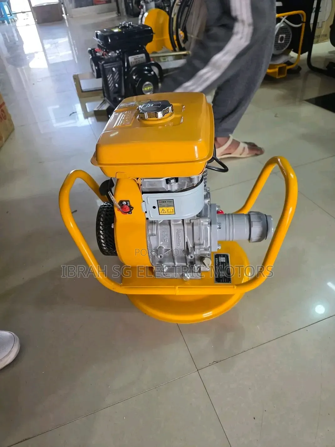 Original Gasoline Concrete Vibrator With Poker