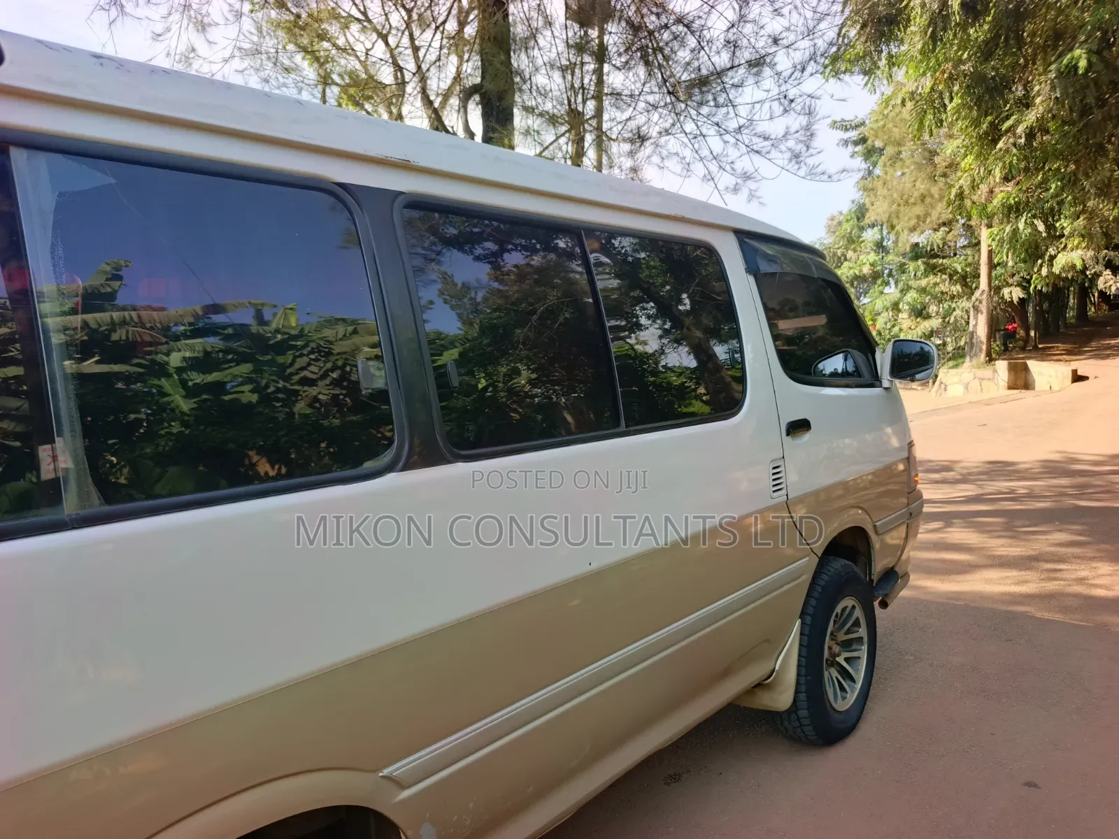 Toyota Noah 2004 White