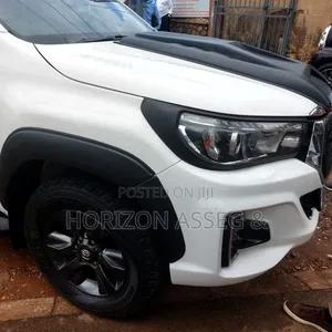 Toyota Hilux 2020 White