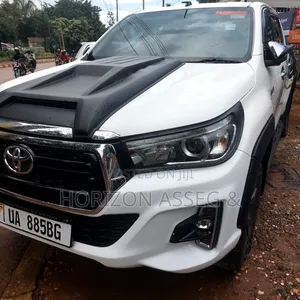 Toyota Hilux 2020 White