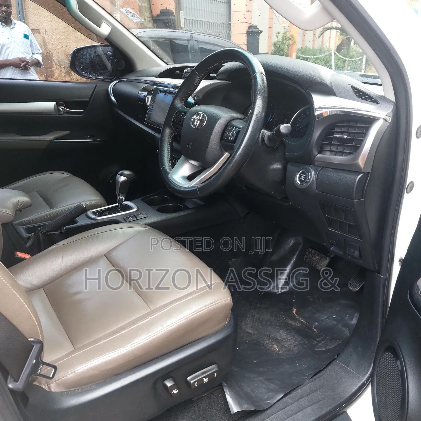 Toyota Hilux 2020 White
