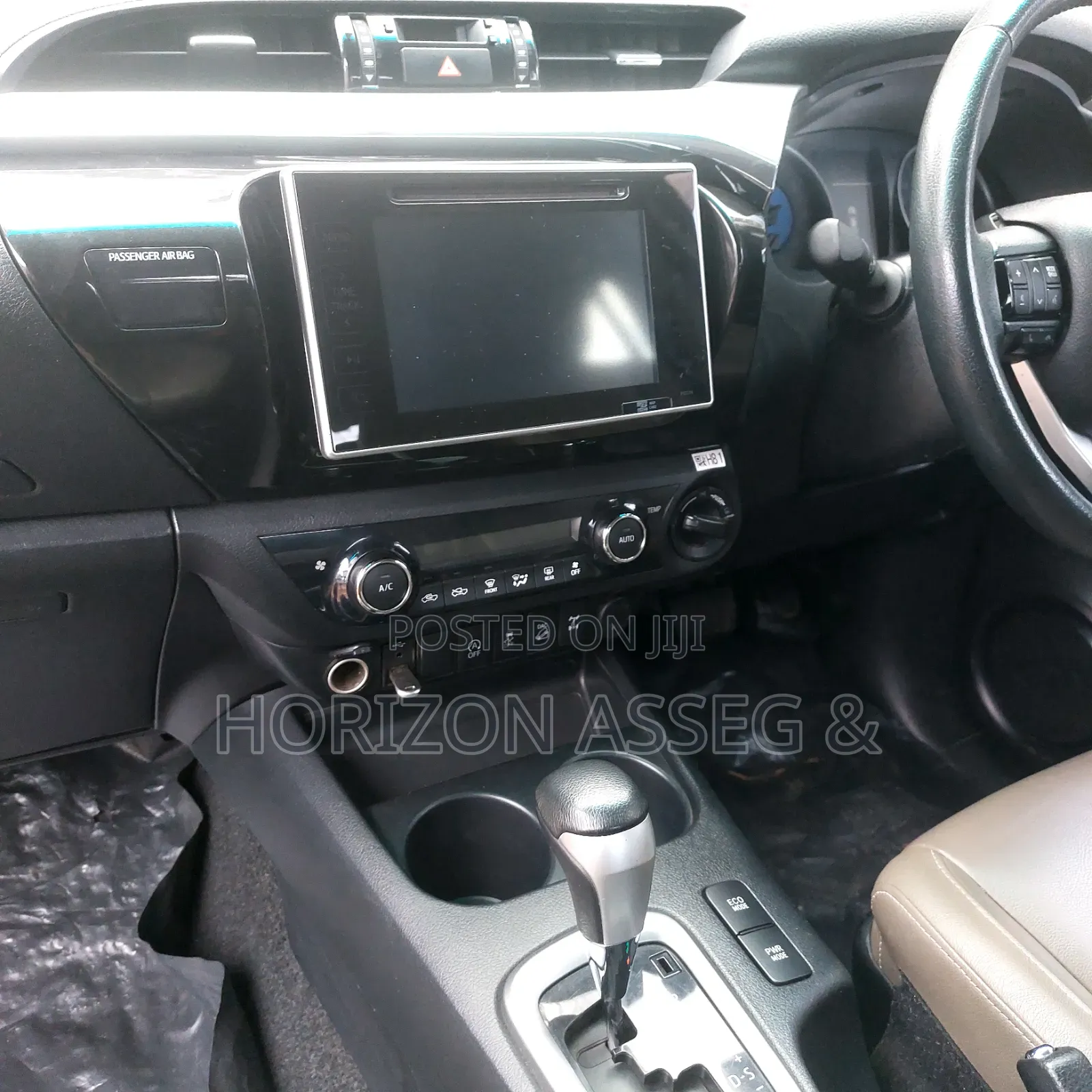 Toyota Hilux 2020 White