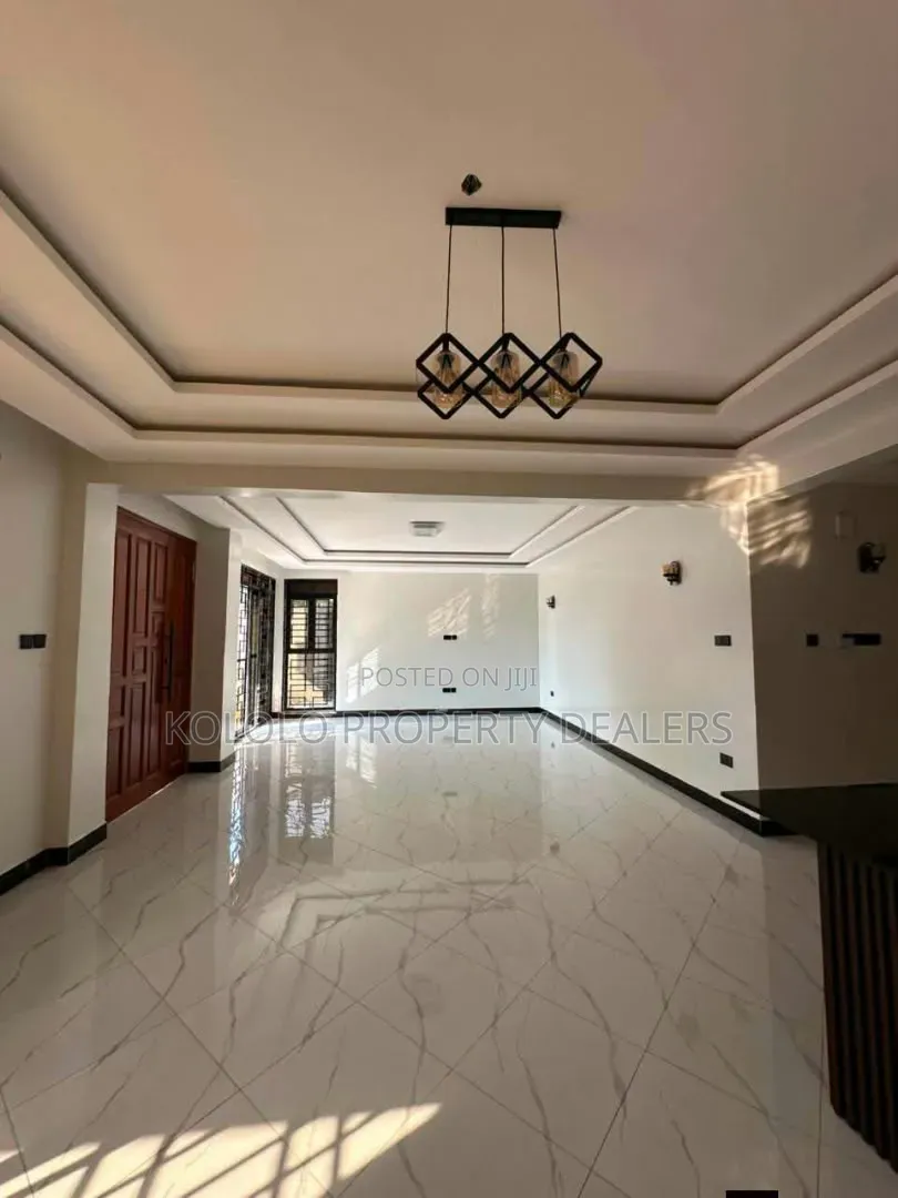 7bdrm Mansion in Munyonyo, Central Division for sale